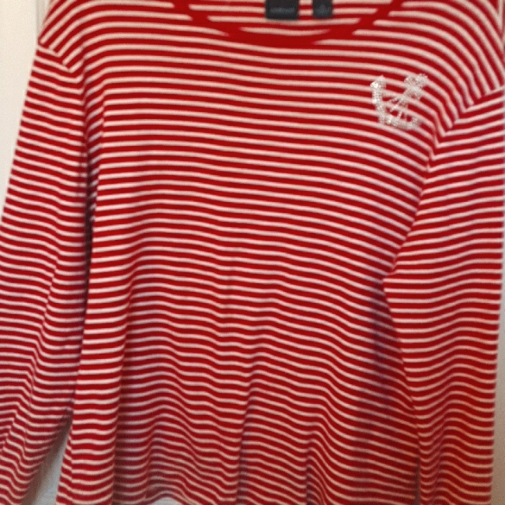 A Westbound striped red & white top.  LongSi sleeve.  Size XL